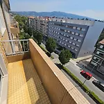 Downtown 2 By Luxistay ホテル 3*