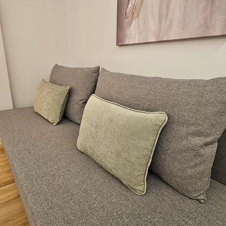 מלון Downtown 2 By Luxistay 3*