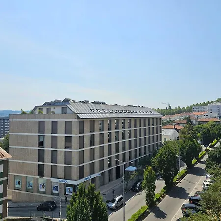 Downtown 2 By Luxistay 3* 吉马良斯